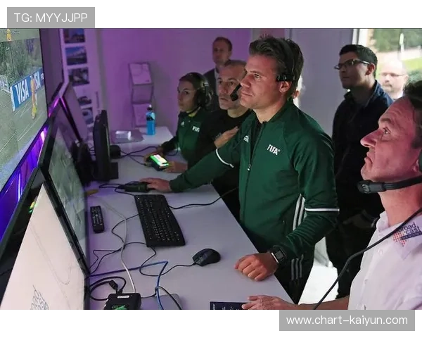 VAR技术引入足球裁判体系:争议中推进的公平性改革 VAR技术引入足球裁判体系:争议中推进的公平性改革